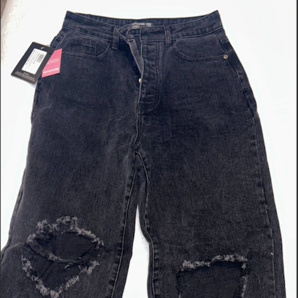 BRAND NEW PrettyLittleThing Boyfriend Jeans - Black & ripped - UK size 10